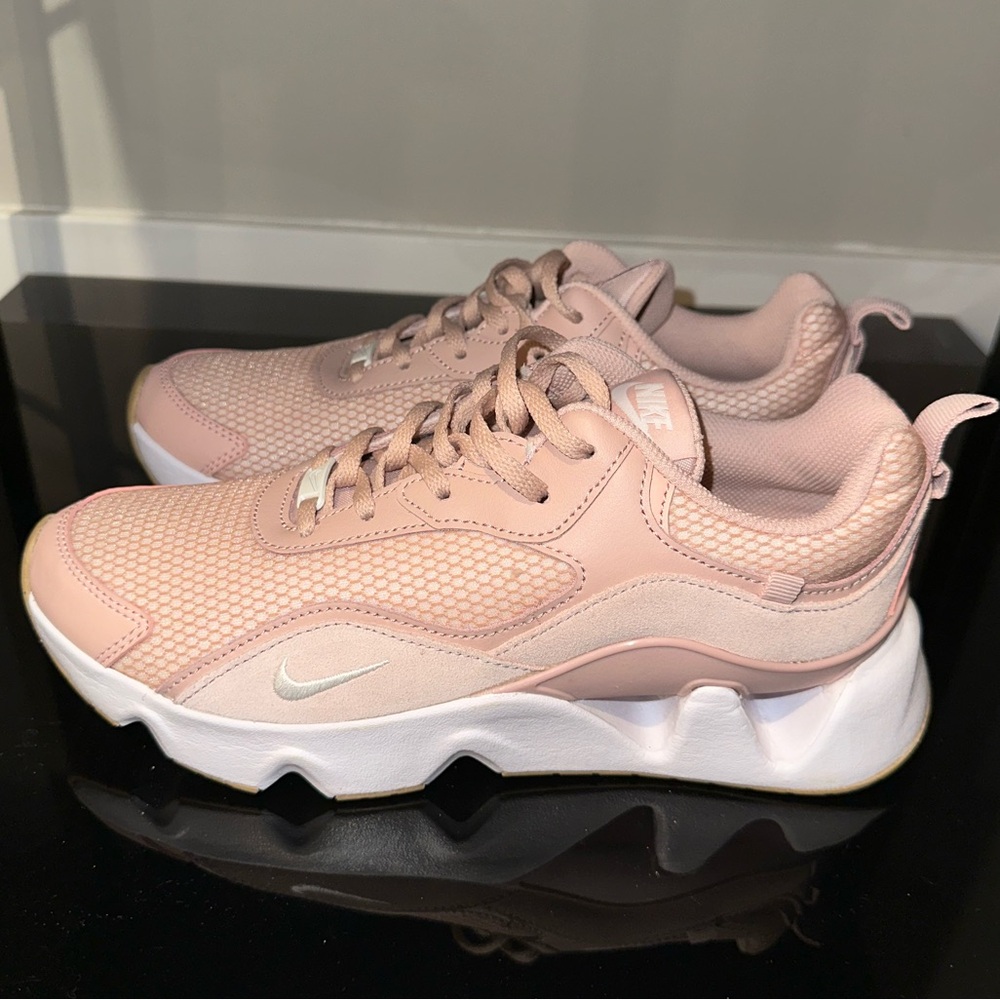 Nike Size 9 RYZ 365 2 Chunky Fashion Lace-Up‎ Sneakers in Pink Oxford NWOB
